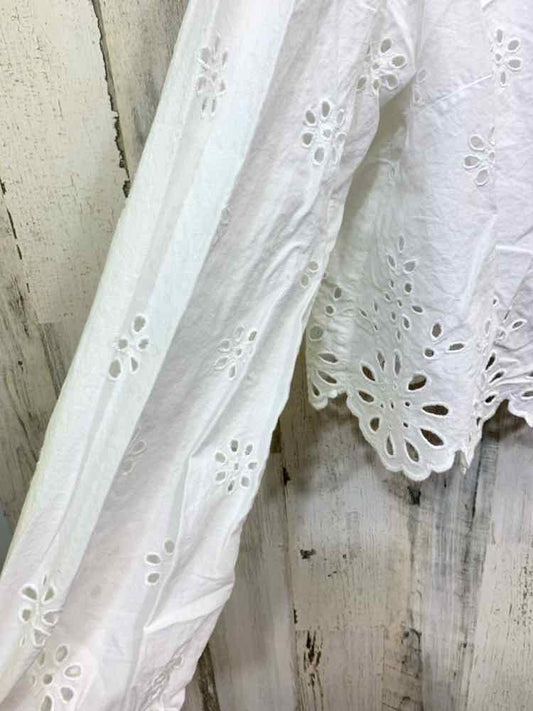 PRE-OWNED AMERICAN EAGLE Tops Size XL White Eyelet CROP Blouse/WHITE EYELET FLOR