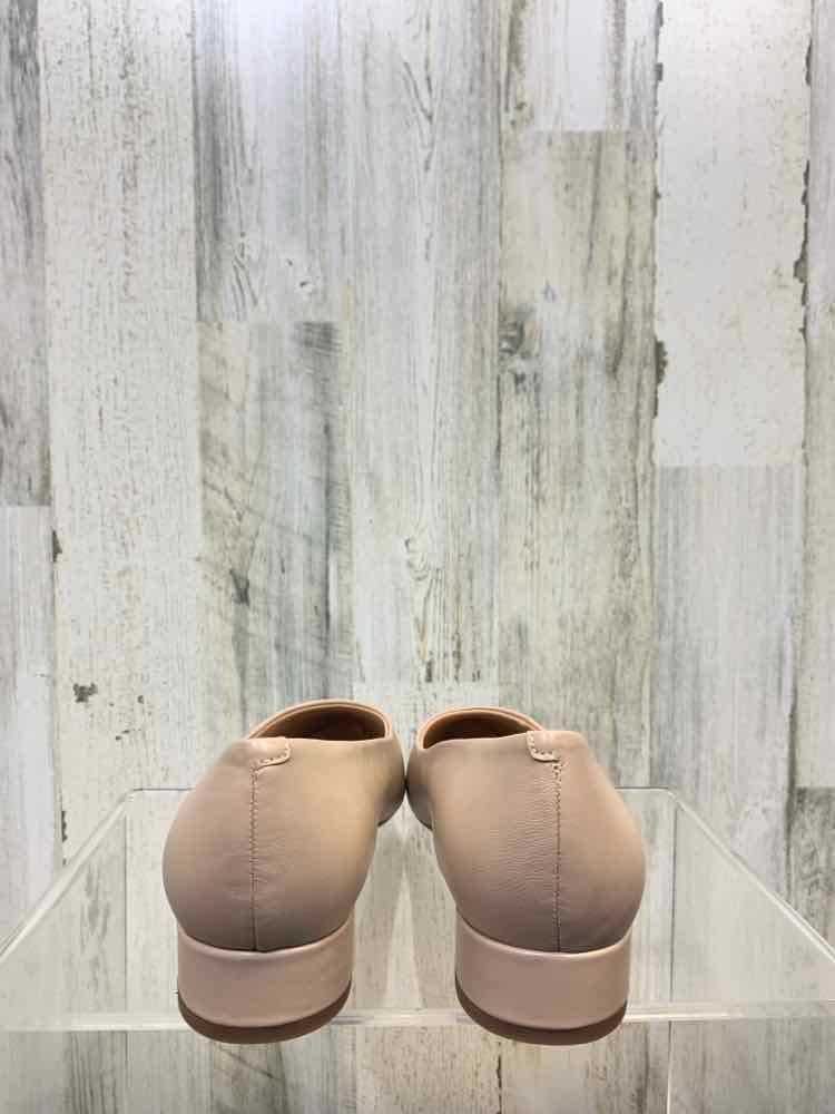NWT EASY SPIRIT SHOES Shoe Size 7.5 Beige Shoes/POINTY FRONT PUMP