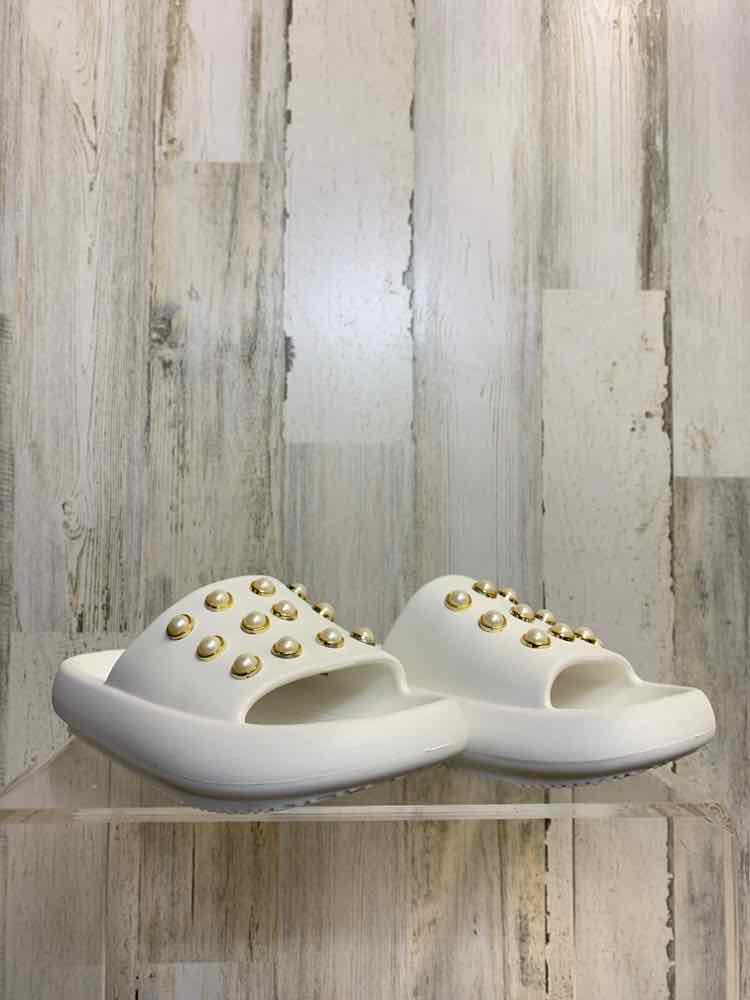 NWT SHOES Shoe Size 7.5 White Shoes