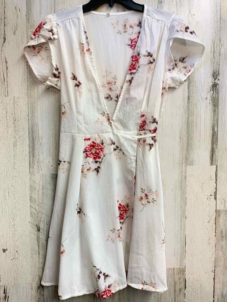 PRE-OWNED Dresses and Skirts Size XL White Floral SHORT SLEEVES Dress/WRAP DRESS