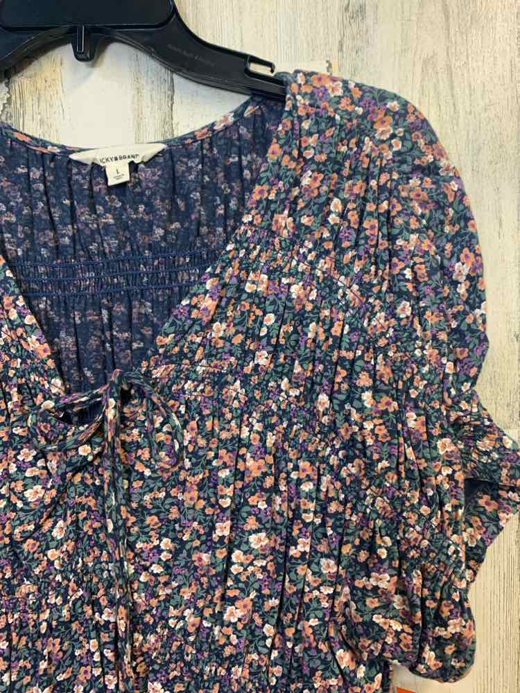 PRE-OWNED LUCKY BRAND Tops Size L Navy Floral SHORT SLEEVES TOP