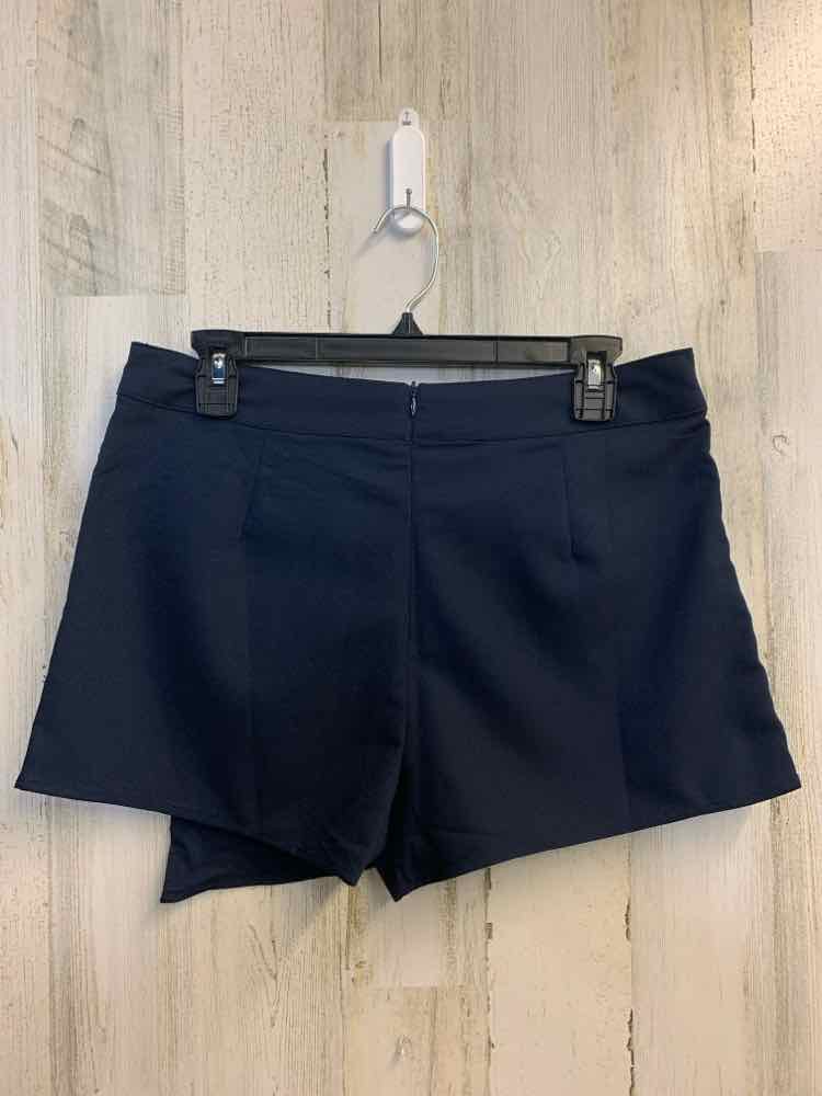 PRE-OWNED Size M SWEET WANDERER BOTTOMS NAVY/TAN TRIANGLE Shorts