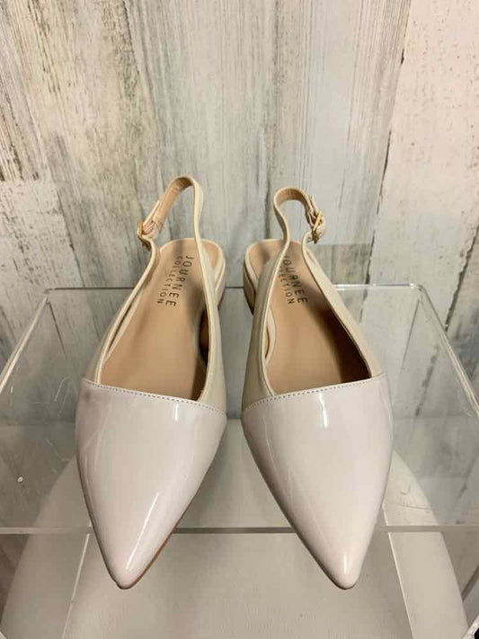 NWT JOURNEE COLLECTION SHOES Shoe Size 7 Cream PATENT LEATHER FLAT Shoes