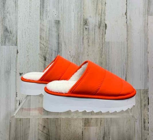 PRE-OWNED MAEVE SHOES Shoe Size S/M ORANGE/WHITE PUFFY SLIP ON Slippers/ORANGE P