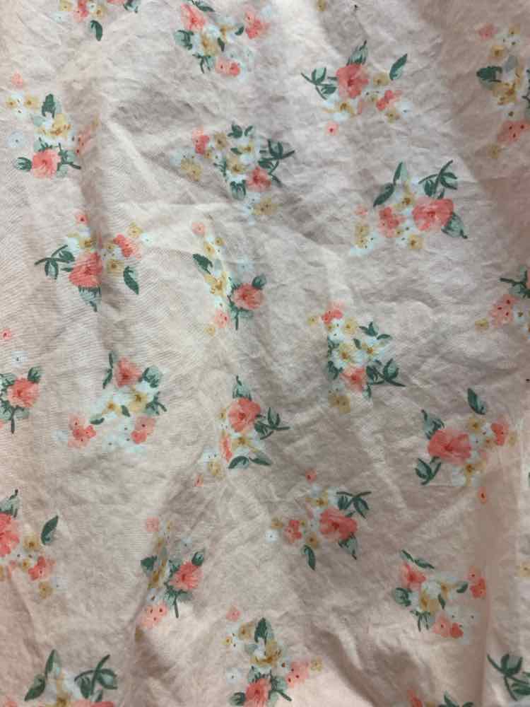 PRE-OWNED ANTHROPOLOGIE Tops Size L SOFT PINK/GREEN/WHITE ROSES CROP TOP Blouse/