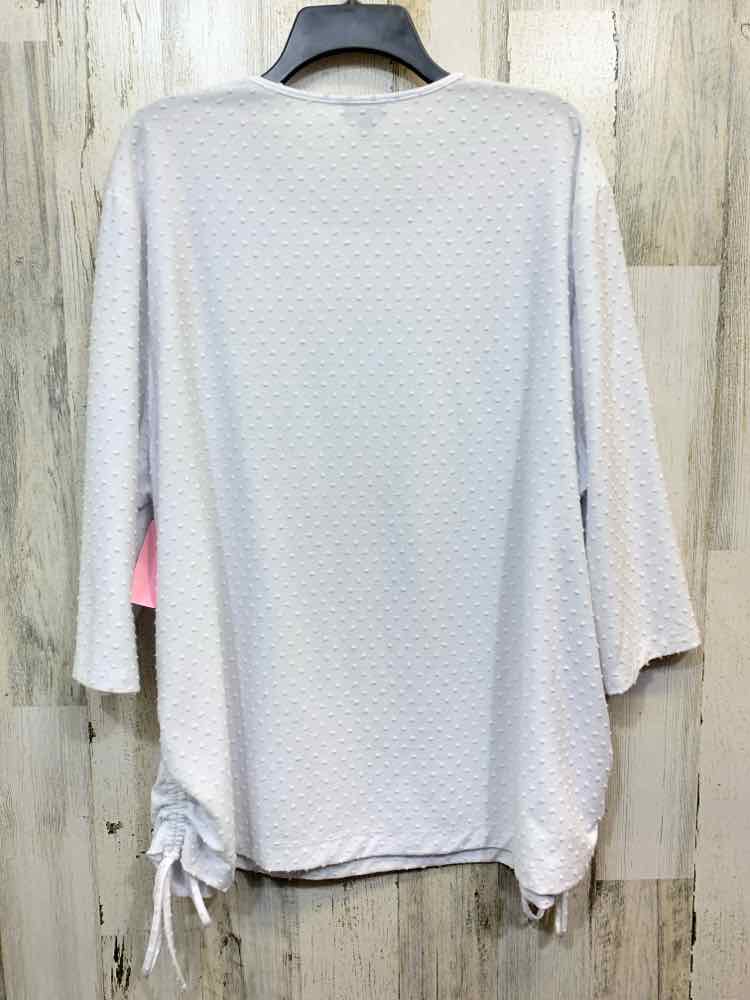 PRE-OWNED LINK PLUS SIZES Size 2X White SWISS DOT 3/4 CROSS ZIP Shirt