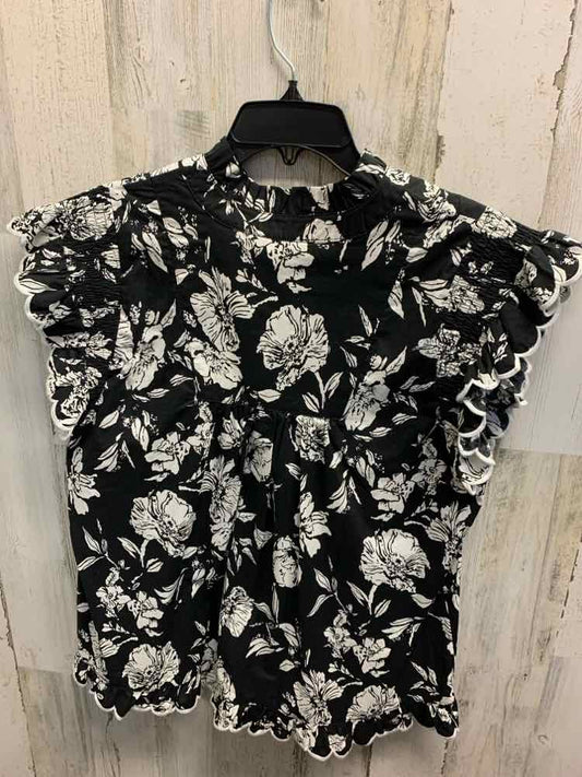 NWT GIGIO Tops Size S BLACK/WHITE Floral RUFFLE SLEEVE Blouse/SPLIT V NECKLINE