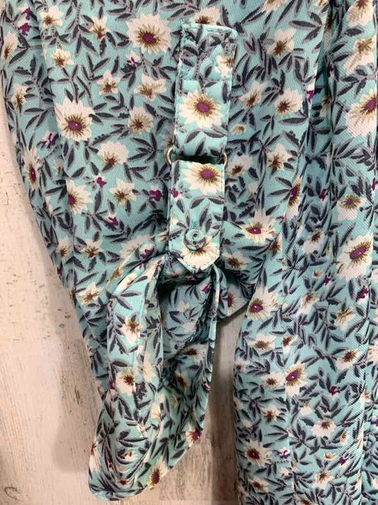 PRE-OWNED skies are blue PLUS SIZES Size 1X WHT/BLK/BLUE Floral V NECK TANK
