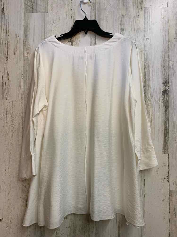 LTX Tops Size M OFF WHITE TUNIC TOP