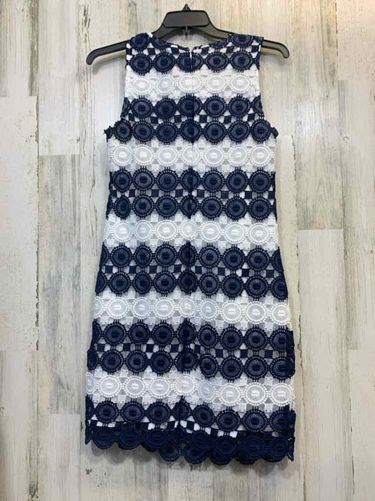 PRE-OWNED CHARTER CLUB Dresses and Skirts Size M WHITE/NAVY CROCHET SHEATH Dress