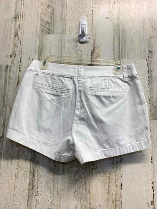 PRE-OWNED Size 4 J CREW White Solid Shorts