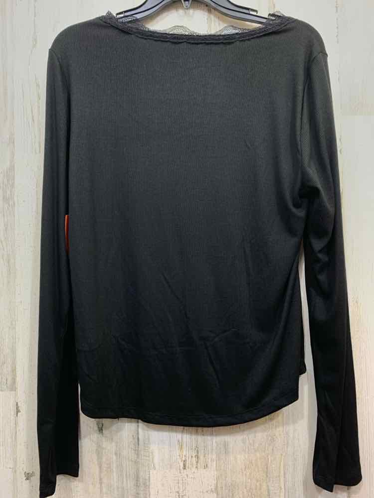 NWT GAPBODY/LONG SLEEVE LACE TRIM SCOOP NECK