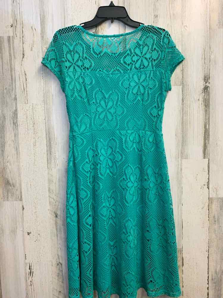 PRE-OWNED CATO Dresses and Skirts Size 6 TORQUOISE Floral SHORT SLEEVES Dress