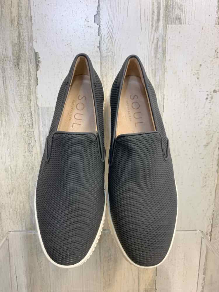 NWT CL BY LAUNDRY SHOES Shoe Size 6 Taupe Shoes