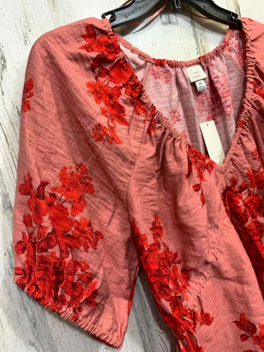 NWT A NEW DAY Tops Size XS Red Floral PUFF SHORT SLEEVES/GATHERED V NECK Blouse