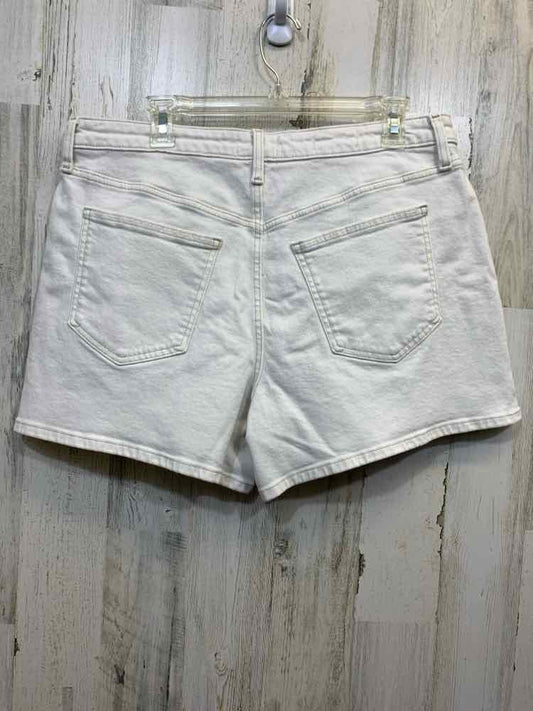 NWT Size 16 UNIVERSAL THREADS BOTTOMS White Solid A-LINE Shorts