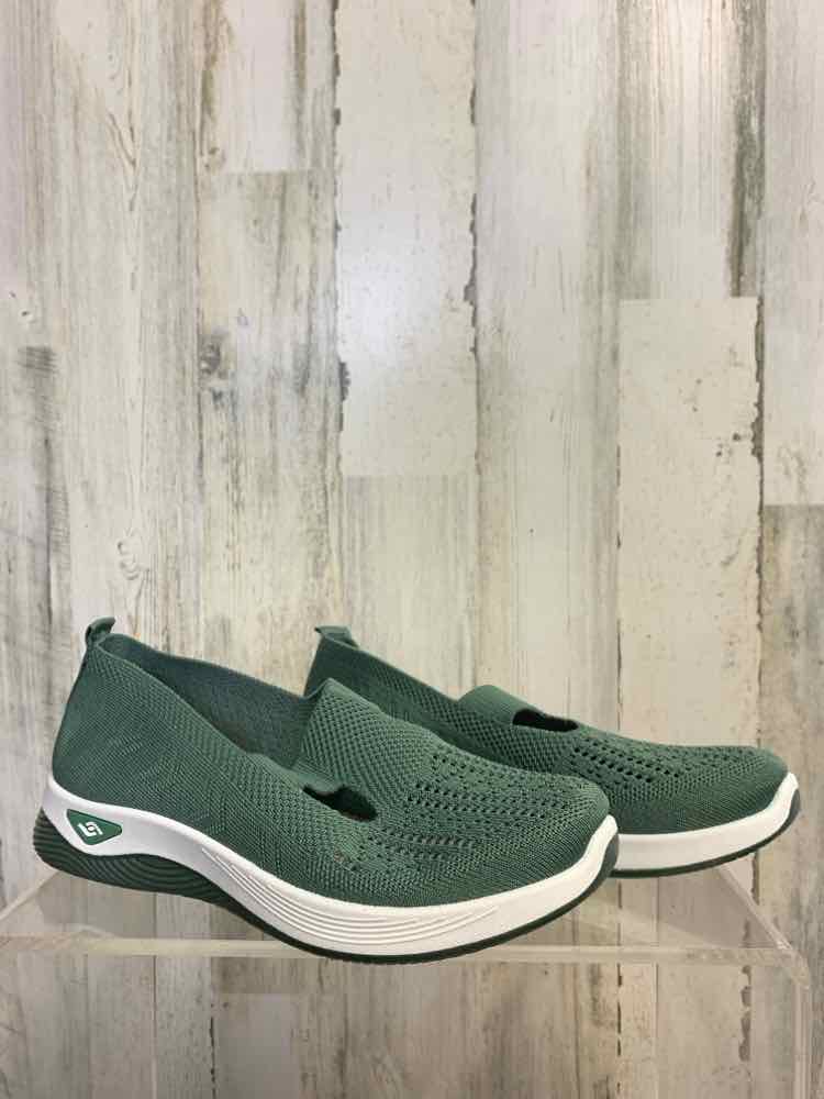PRE-OWNED Shoe Size 9 SEAFOAM TENNIS Shoes/SEA-FOAM COLORED SLIDE ON TENNIS SHOE