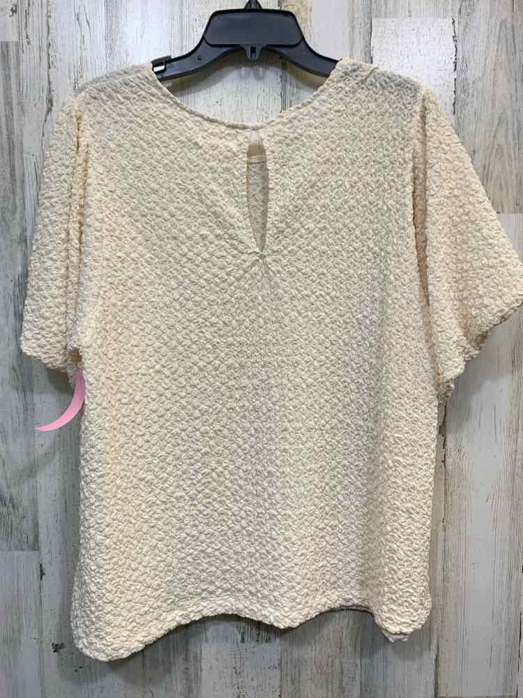 MELLODAY Tops Size XL Cream SHORTSLEEVE Shirt
