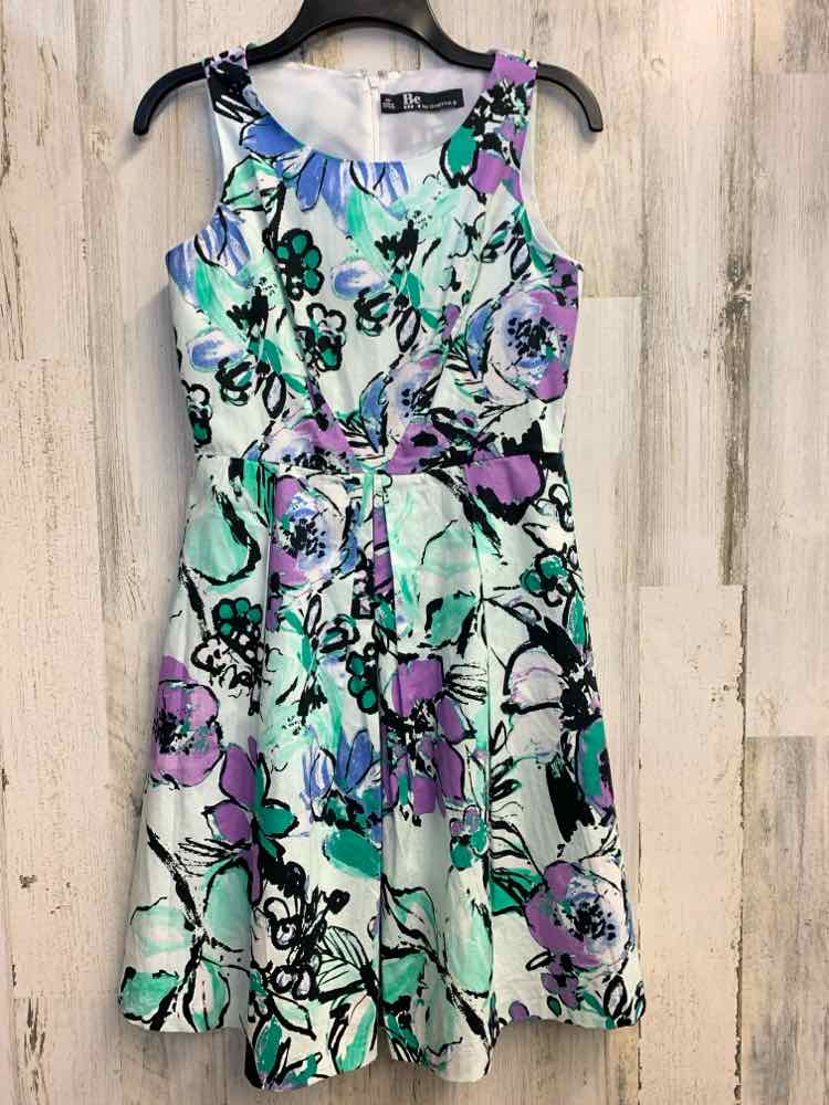 PRE-OWNED BE Dresses and Skirts Size 4P WHT/PRPL/BLUE Floral SLEEVELESS Dress