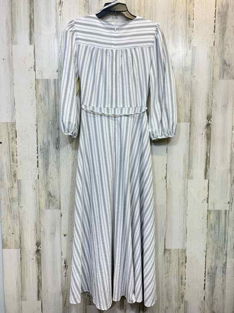 PRE-OWNED CALVIN KLIEN Dresses and Skirts Size 10 WHITE/BLACK STRIPES Dress/BLAC