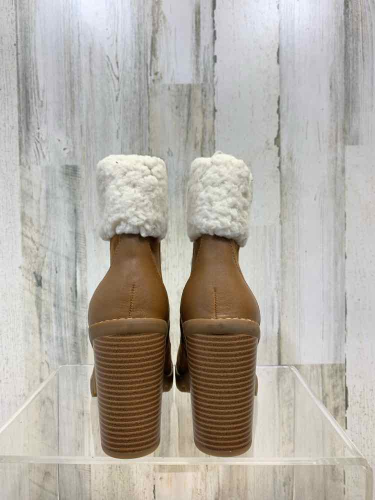 NWT BCBG SHOES Shoe Size 6 Brown ANKLE BOOT Boots/BROWN ANKLE BOOTIE W/ WHITE FL