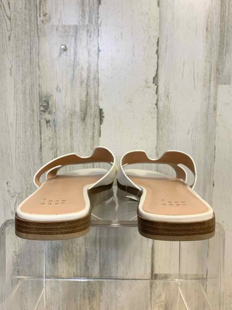 NWT A NEW DAY SHOES Shoe Size 8 White Solid SANDALS Sandals/WHITE SLIP ON, OPEN