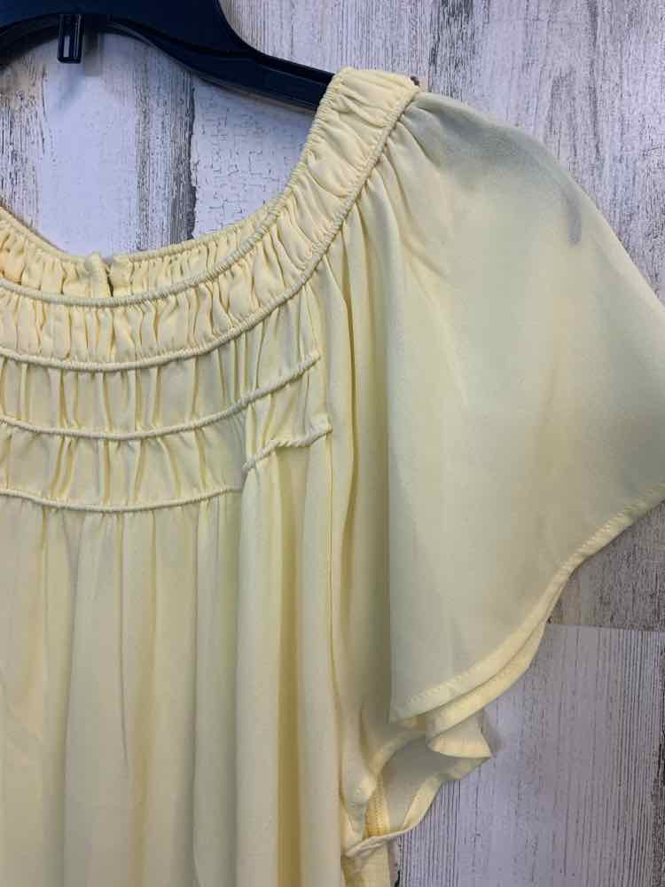 LOFT Tops Size L LIGHT YELLOW FLUTTER SLEEVE TOP