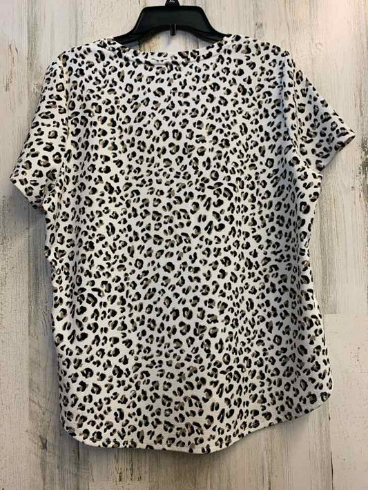 PRE-OWNED CROFT AND BARROW Tops Size XL BLK/BRN CHEETAH PRINT SHORT SLEEVES TOP