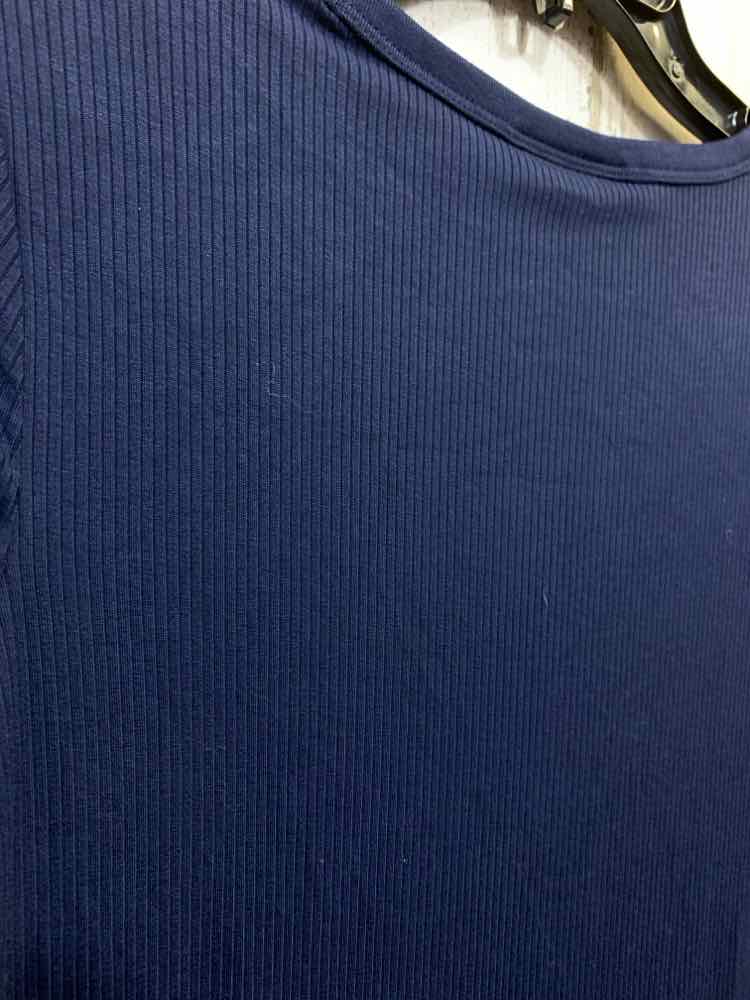 NWT ON 34TH Tops Size M NVY BLUE RIBBED SHORT SLEEVES Blouse