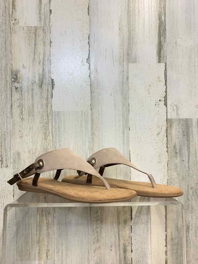 NWT WHITE MOUNTAIN SHOES Shoe Size 8.5 Tan Shoes