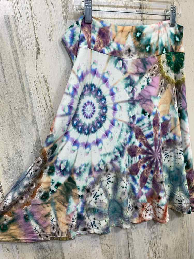 PRE-OWNED SALAAM BOTTOMS WHT/TEAL/BLU/GRN BLACK TIE DYE SHORT Full