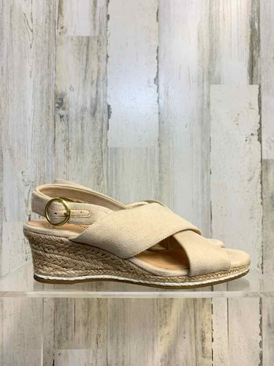 PRE-OWNED BELLA VITA SHOES Shoe Size 8 Cream WEDGE Shoes