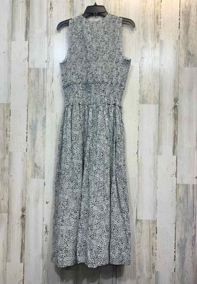 NWT ON 34TH Dresses and Skirts Size M WHITE/BLACK SPECKLED MAXI Dress/SLEEVE-LES