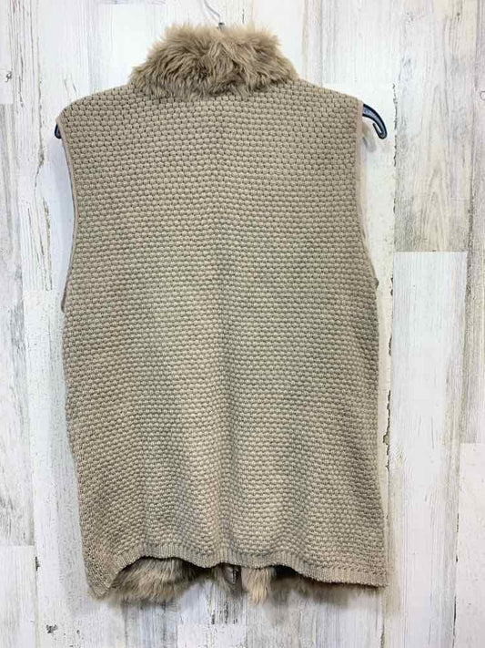PRE-OWNED CHICO'S Tops Size 1 Tan W/FAUX FUR COLLAR Vest