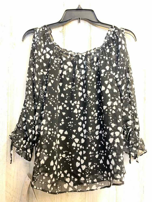 NWT BCX Tops Size S BLK/WHT HEARTS COLD SHOULDERS TOP