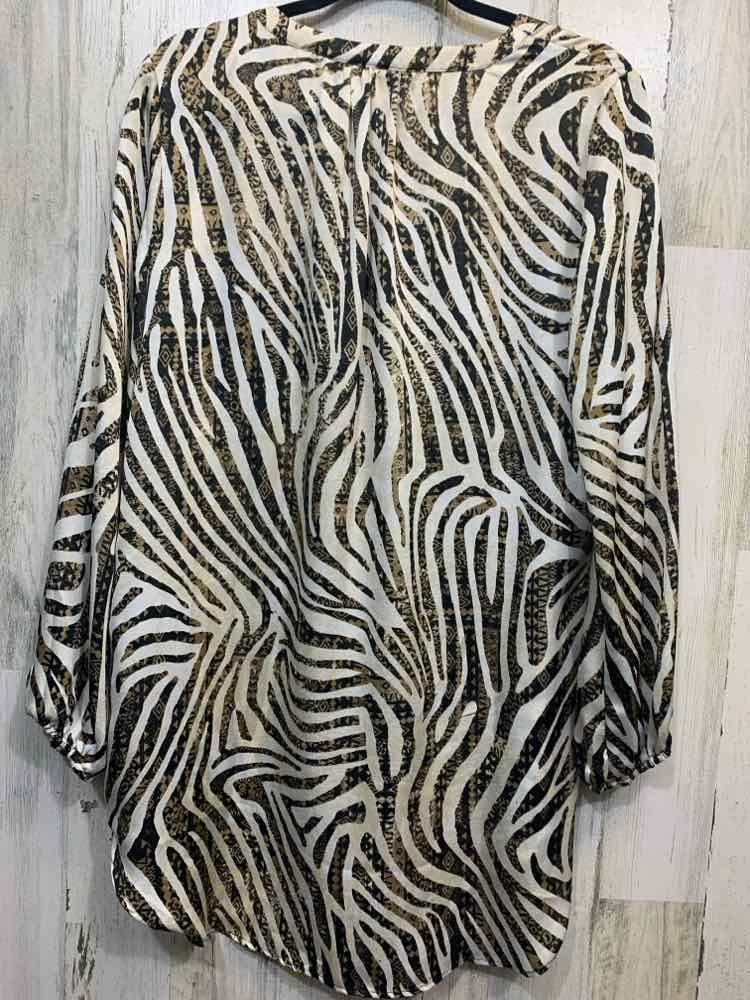 PRE-OWNED CHICO'S Tops Size M BRN/BLK/WHT ZEBRA 3/4 SLEEVE TOP/V CUT NECK W/ TAS