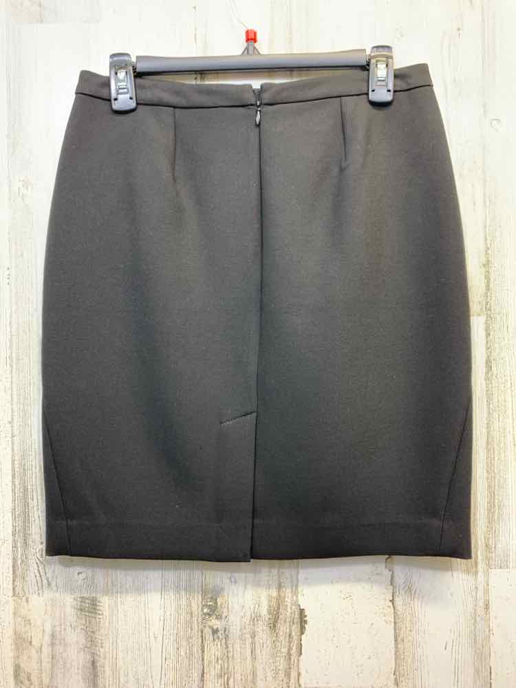 PRE-OWNED LOFT Dresses and Skirts Size 4P Black Solid A-LINE Skirt/BLACK A-LINE