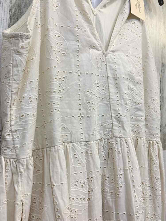 PRE-OWNED UNIVERSAL THREADS Dresses and Skirts Size M Cream Eyelet Dress/CREAM E