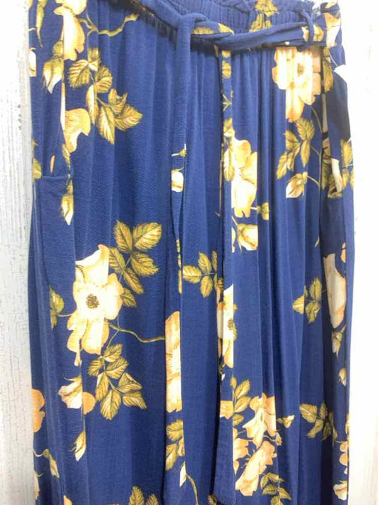 PRE-OWNED Size M LULAROE BOTTOMS NVY/BGE Floral WIDE LEG Pants