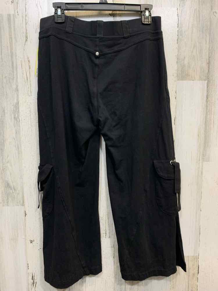 PRE-OWNED Size S NEON BUDDHA BOTTOMS Black COTTON & SPANDEX Solid CAPRI Pants/EL