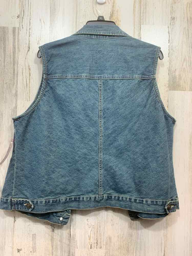PRE-OWNED ST. JOHNS BAY/CLASSIC STYLE DENIM VEST