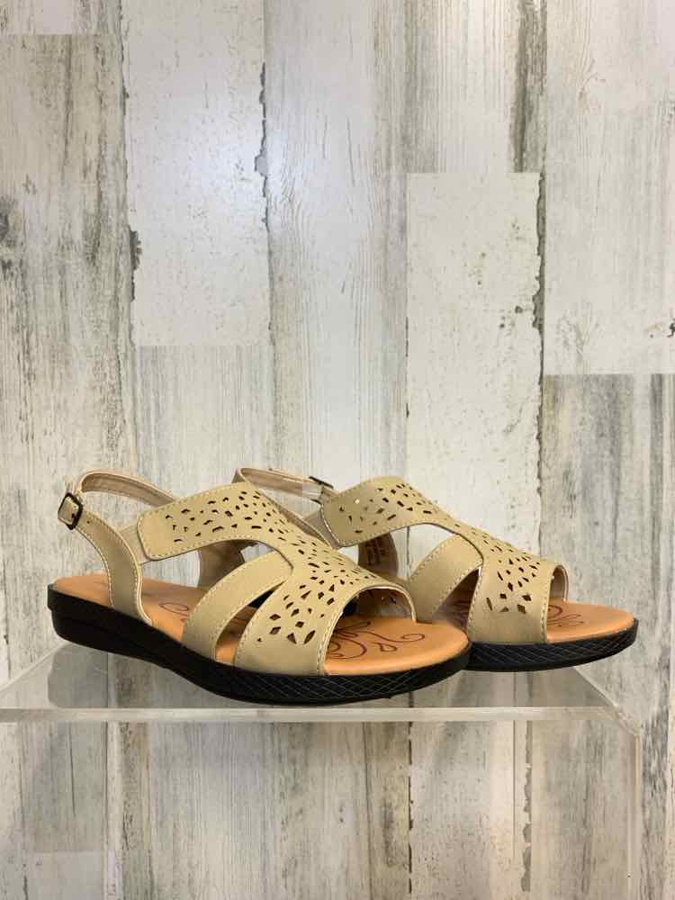 NWT EASY STREET SHOES Shoe Size 8 Taupe Shoes