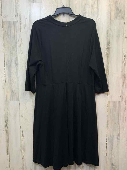 PRE-OWNED ELOQUII PLUS SIZES Size 22 Black 3/4 SLEEVE Dress
