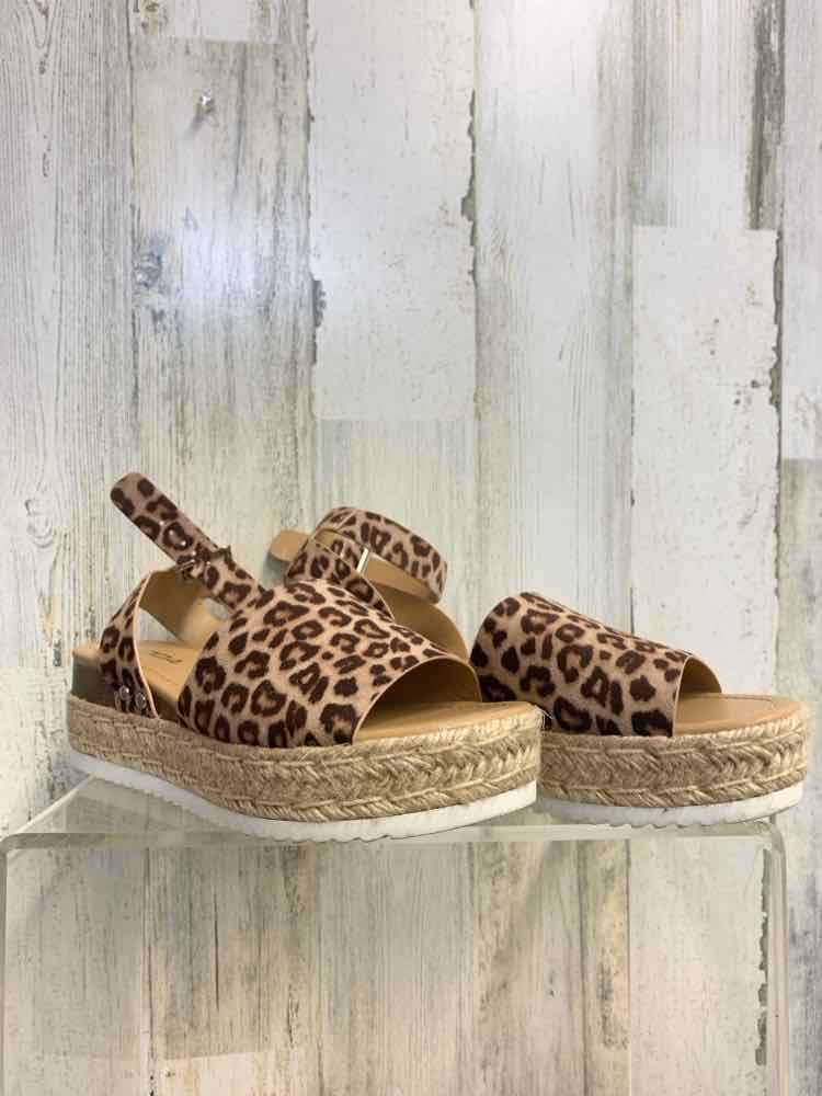 PRE-OWNED SODA SHOES Shoe Size 8 Tan CHEETAH PRINT Shoes