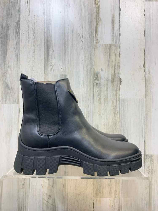 NWT GUESS SHOES Shoe Size 11 Black Shoes/MID BOOTS ELASTIC SIDES