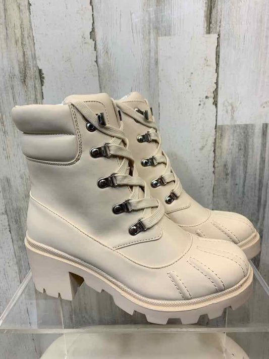 NWT STEVE MADDEN SHOES Shoe Size 7 OFF WHITE ANKLE RAIN Boots