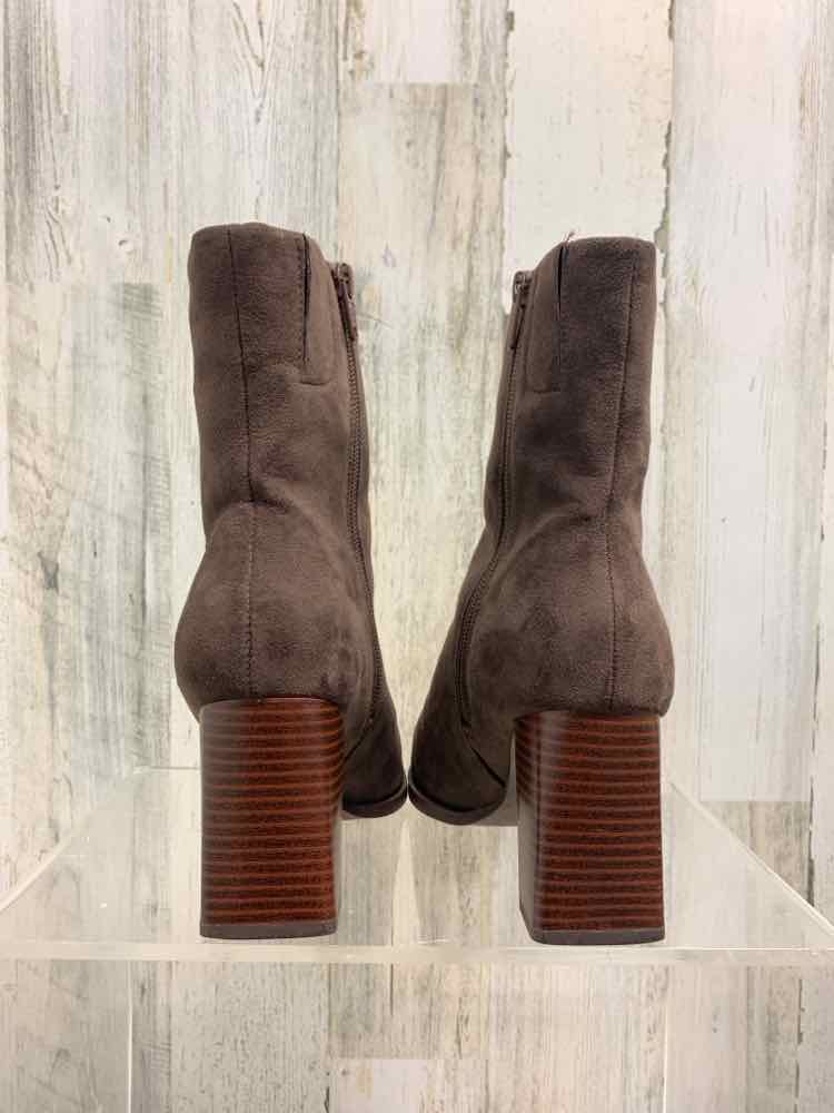 PRE-OWNED BROWN Size 6 Shoes/BROWN SUEDE BOOTIES. CHUNKY HEEL & POINTED TOE. ZIP