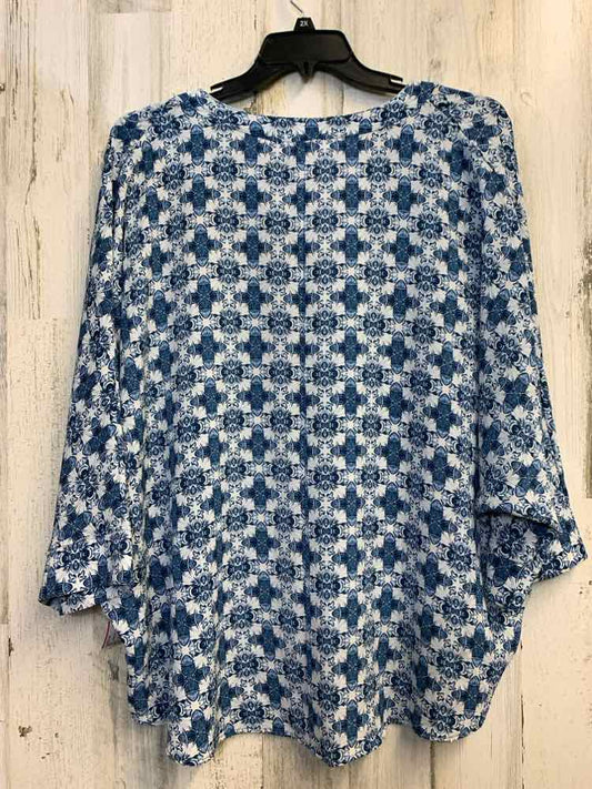 RENEE C. PLUS SIZES Size 3X BLU/WHT SPANISH TILE BAT SLEEVES TOP
