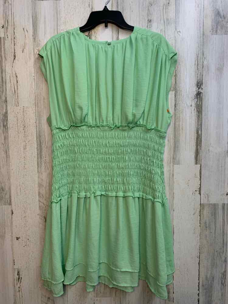 PRE-OWNED BAR lll Dresses and Skirts Size XL Green CAP SLEEVE Dress
