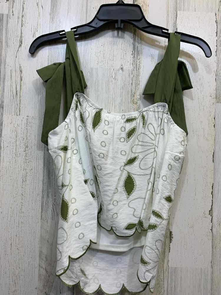NWT BLUE PEPPER Tops Size M WHITE/OLIVE Floral CROP Blouse/TIE DETAIL ON SHOULDE